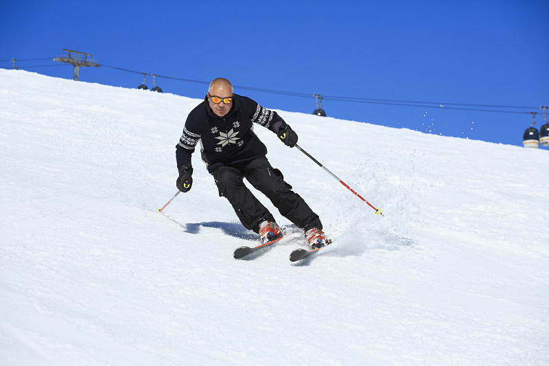 B体育体育官网入口-意大利运动员在滑雪项目中勇夺冠军