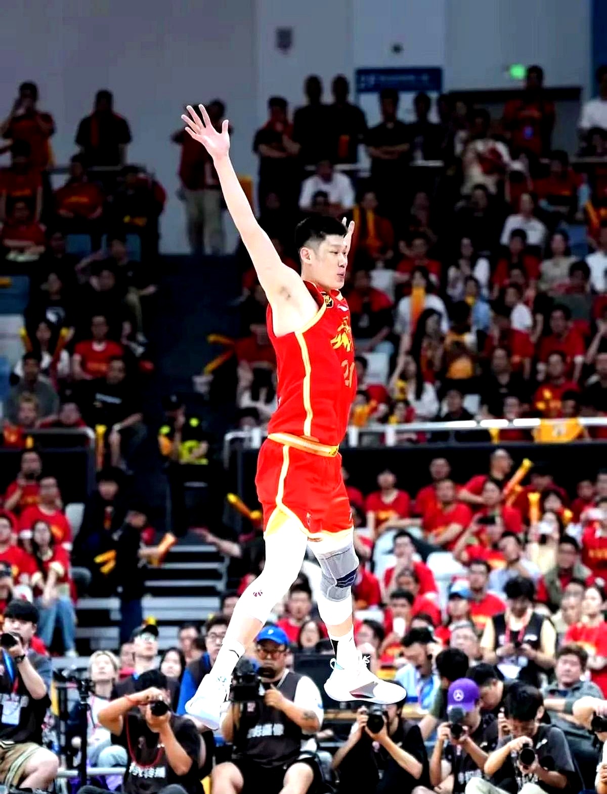 B体育体育投注-篮球赛场上出现闪光瞬间引人瞩目