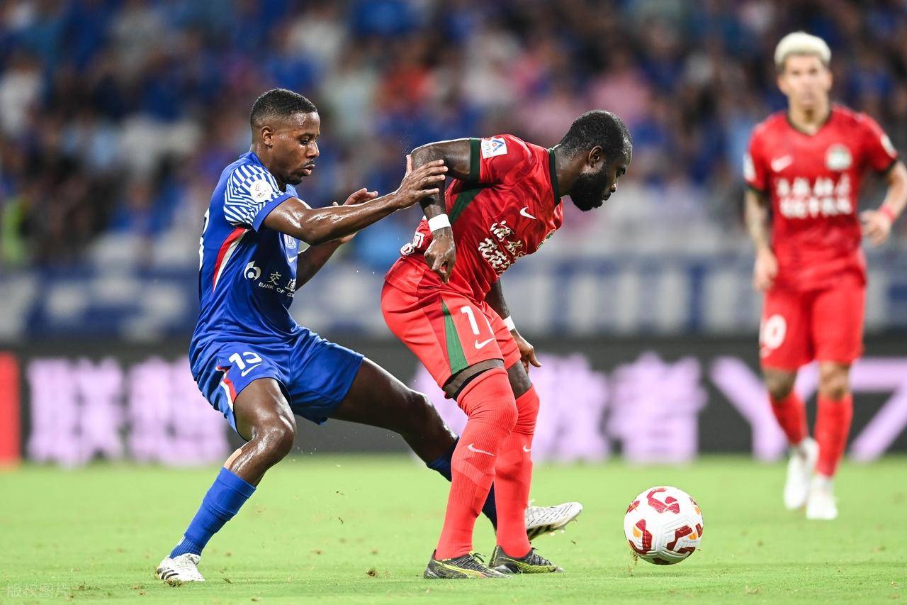 前场攻势,球队进攻火力逐渐增强 前场攻势,球队进攻火力逐渐增强