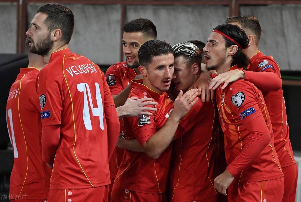 法国大将在场上展现霸气，赢得对阵北马其顿的胜利