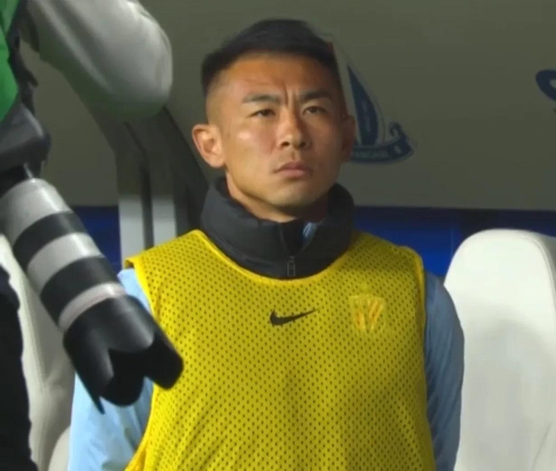 球员们在场上展现出色的个人特点，球风各异