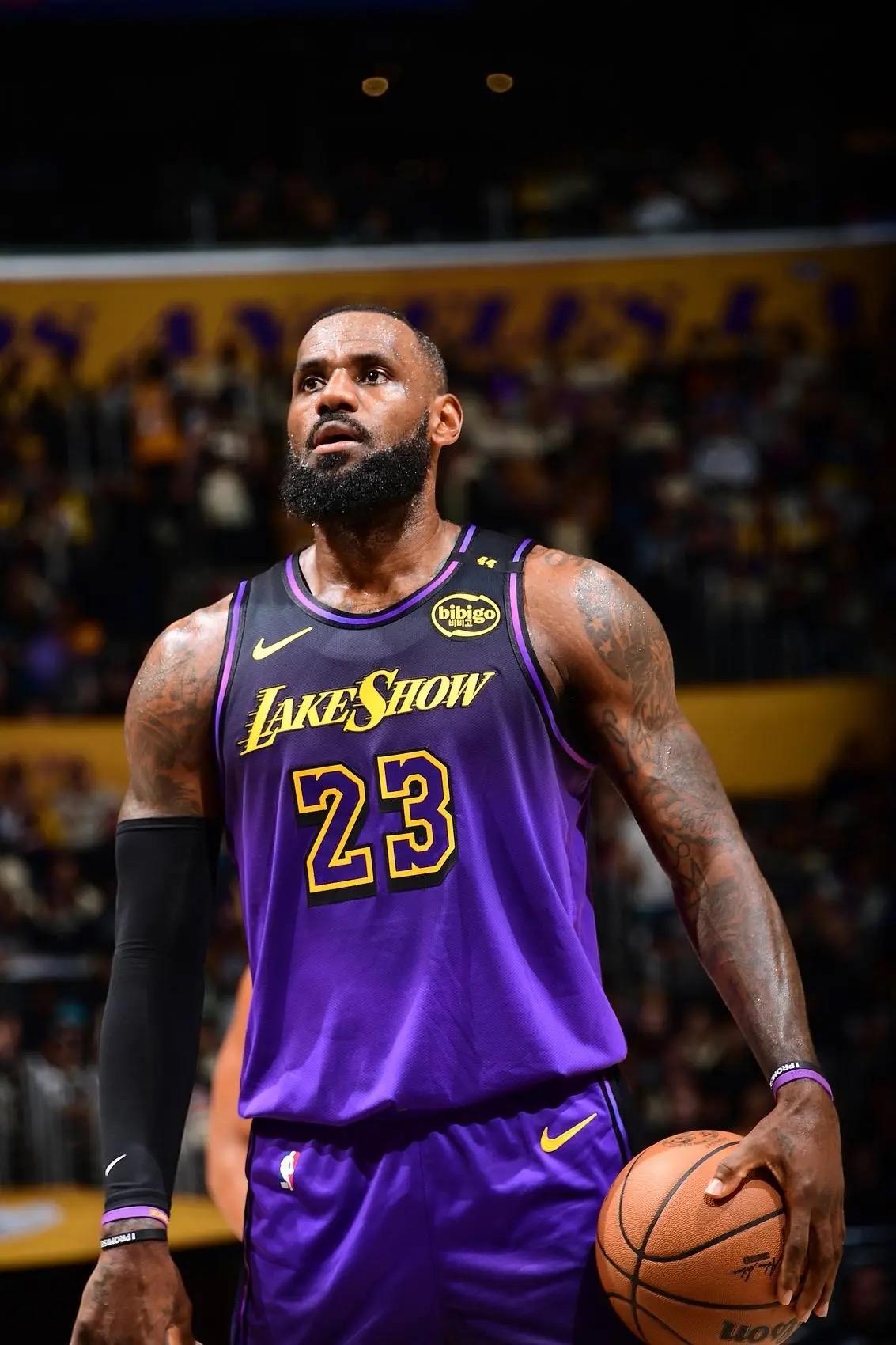 骑士遭遇湖人逆转，士气低迷局势凶险的简单介绍