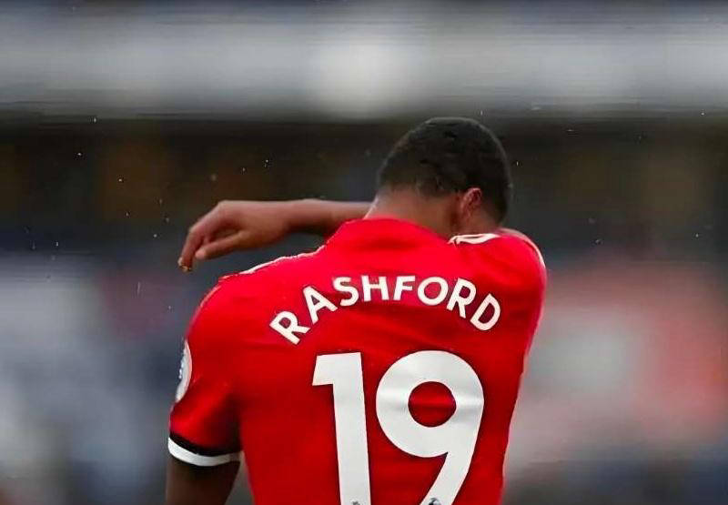 后备球员崭露头角,表现出色获赞的简单介绍 后备球员崭露头角,表现出色获赞的简单介绍