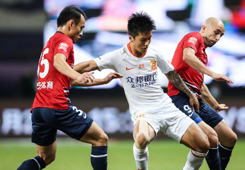 包含广州富力主场战胜武汉卓尔，取得两连胜的词条