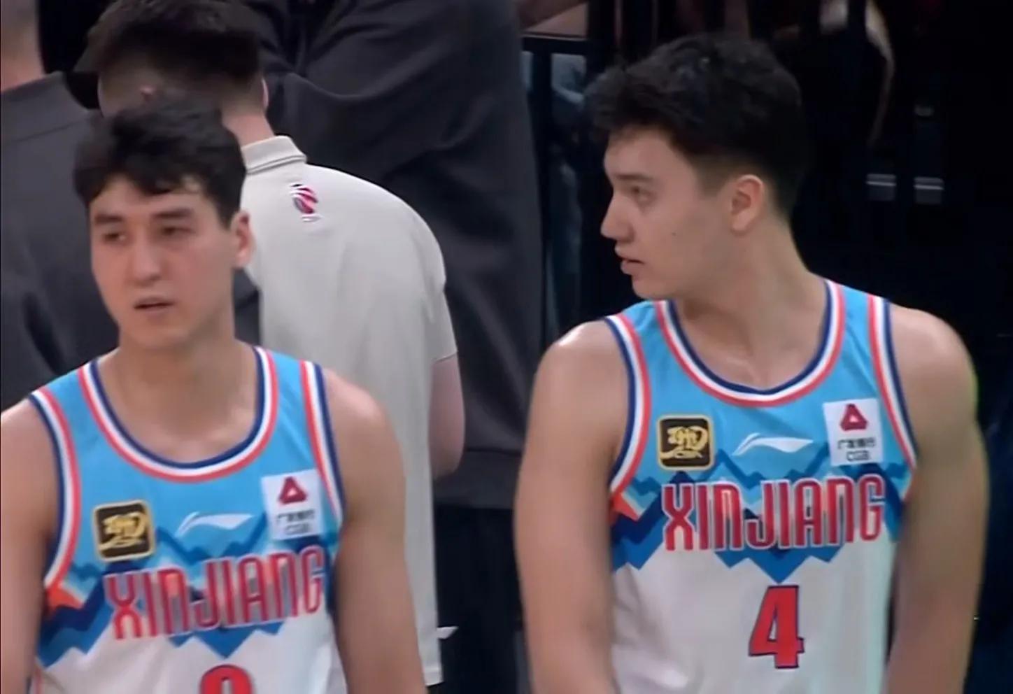 江苏龙队主场大胜云南队，全队发挥出色