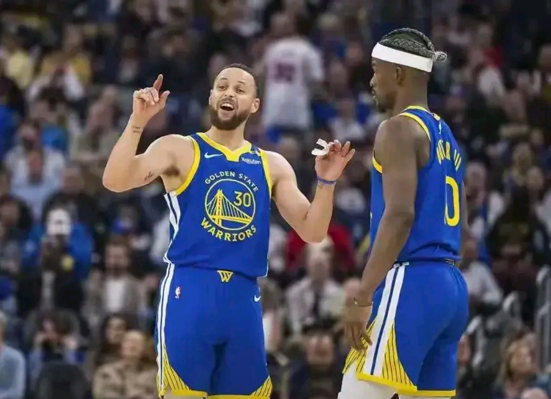 勇士主场大胜灰熊,库里30+10 勇士主场大胜灰熊,库里30+10