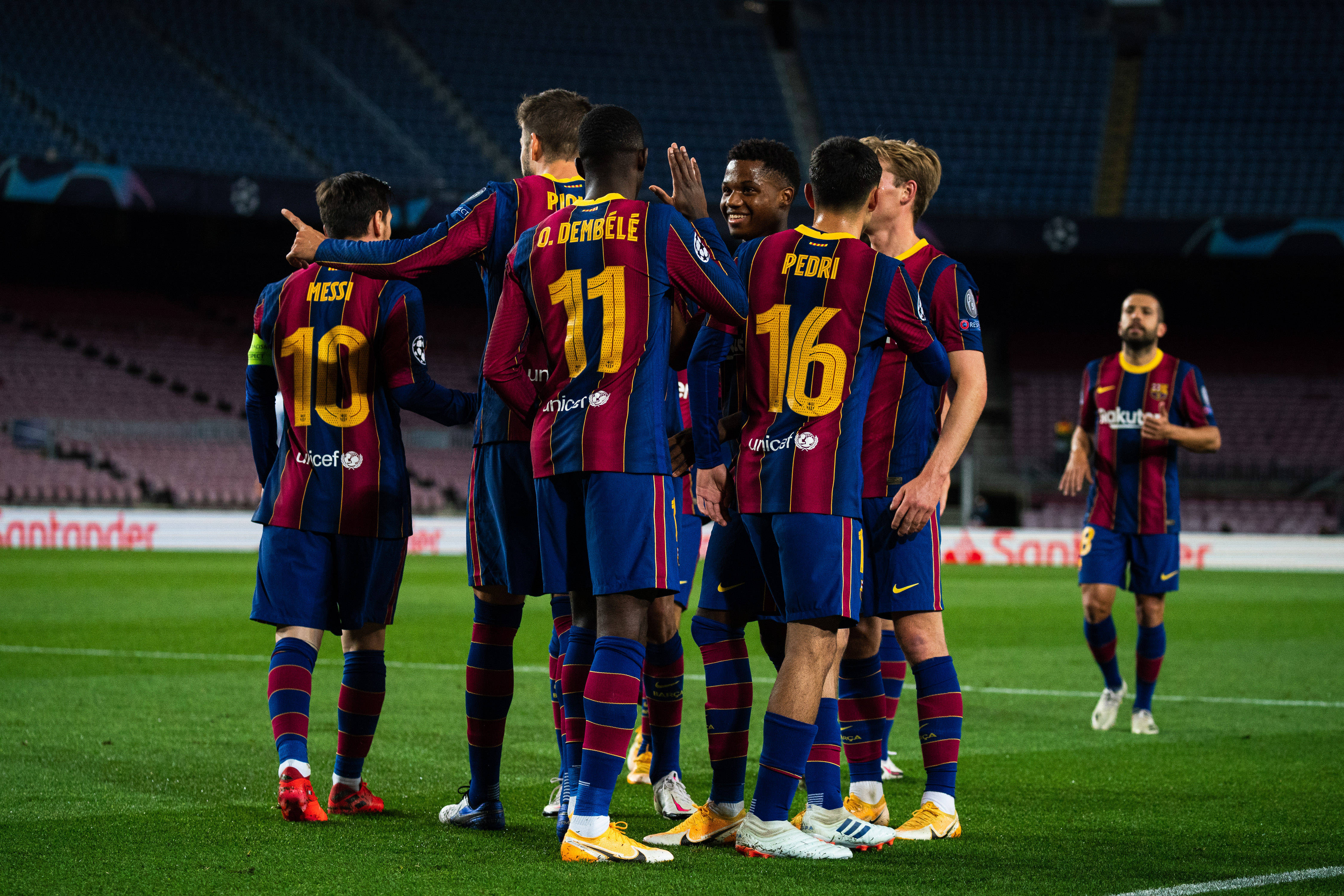 B体育体育娱乐-包含巴塞罗那门将受伤缺席,球队防线不稳定的词条