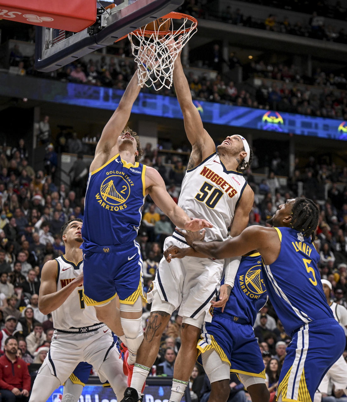 B体育体育vip注册-勇士主场大胜掘金，引领西部